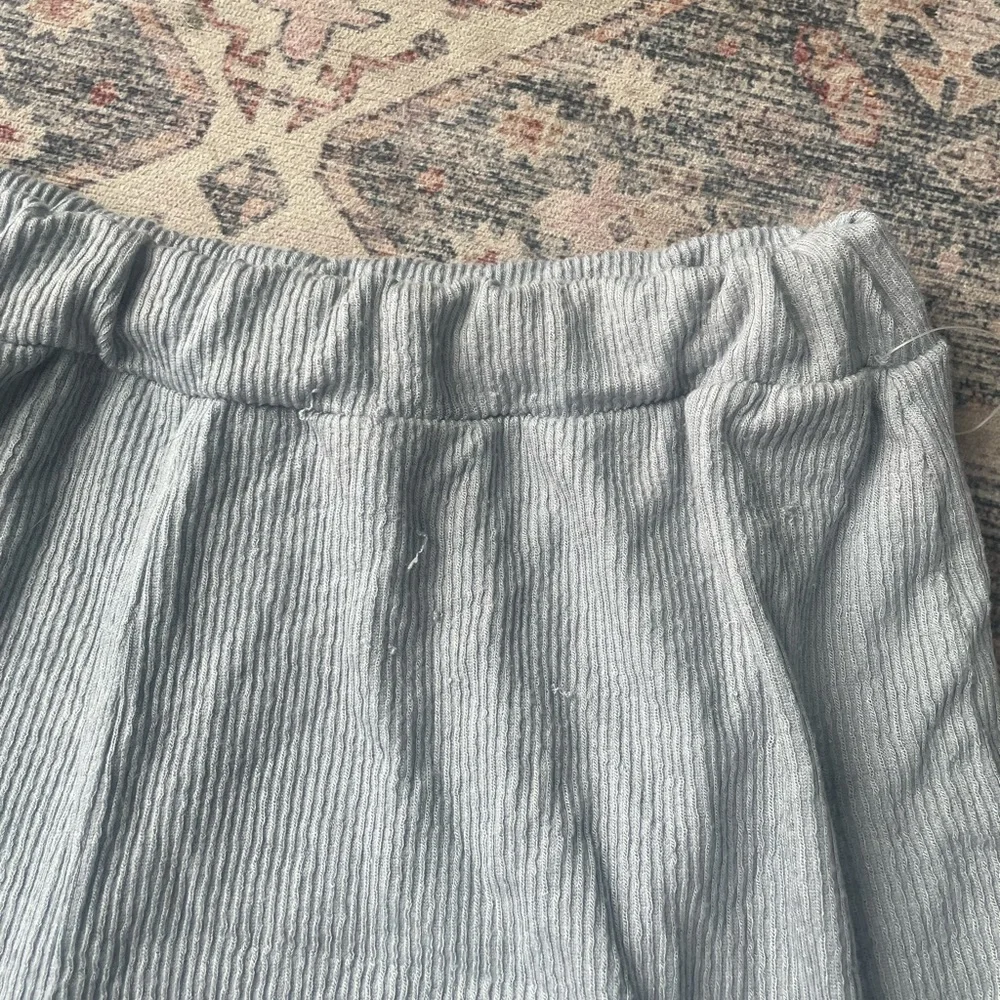 Ocean Drive- Ribbed Knit Ruffle Hem Short - Picture 4 of 7